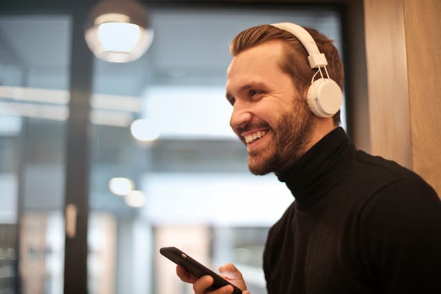 Listening to The Great Gatsby audiobook